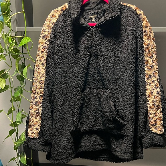 Suzanne Betro Tops - 4/ $20 Suzanne Betro Black Sherpa 1/4 Zip Pullover with Leopard Trim